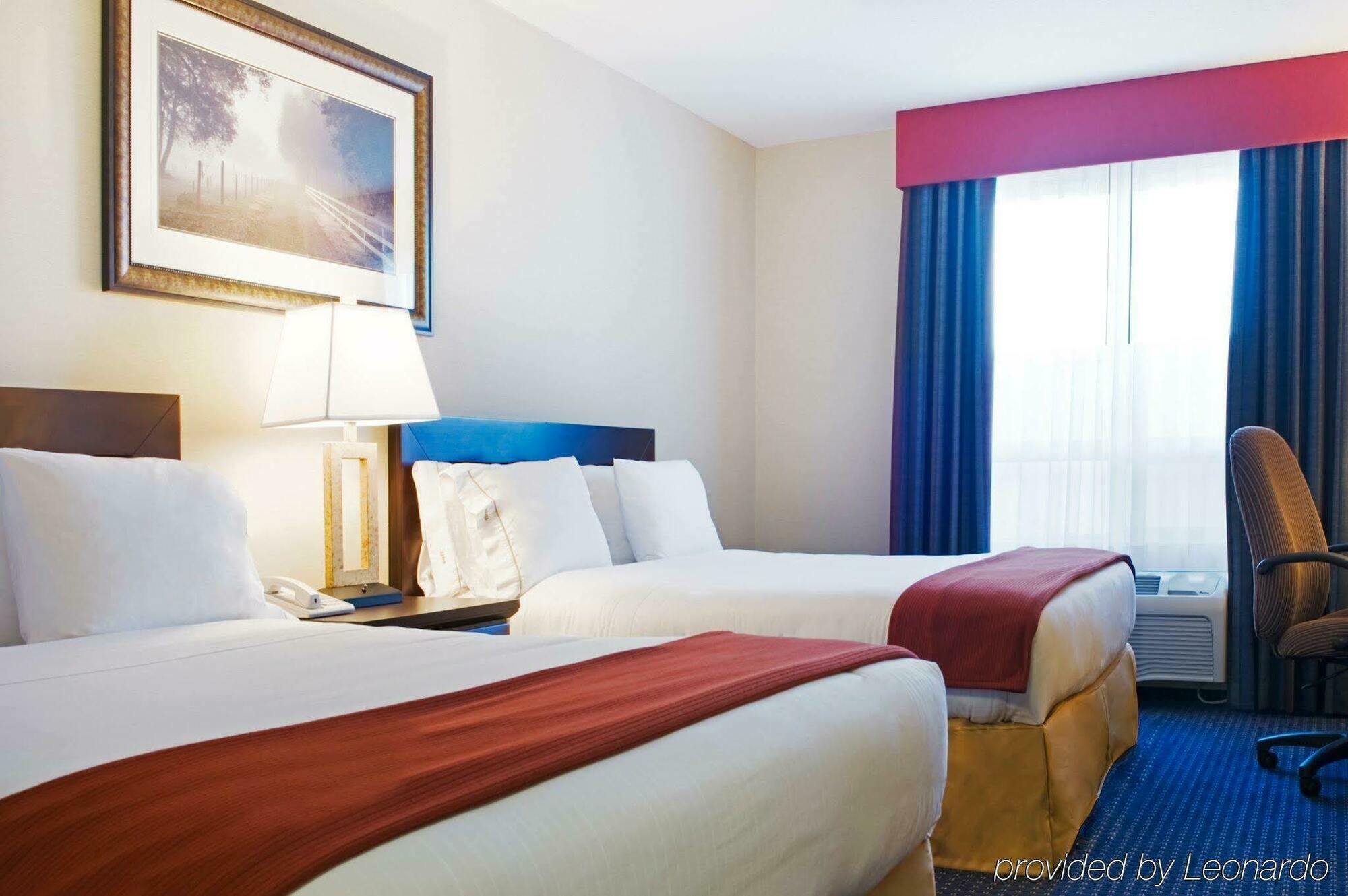 Holiday Inn Express Hotel & Suites Edson By Ihg Exterior foto
